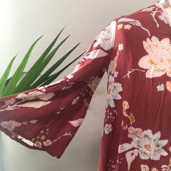 Billabong | NWT Bell Sleeve Floral Top M - Picture 3 of 5